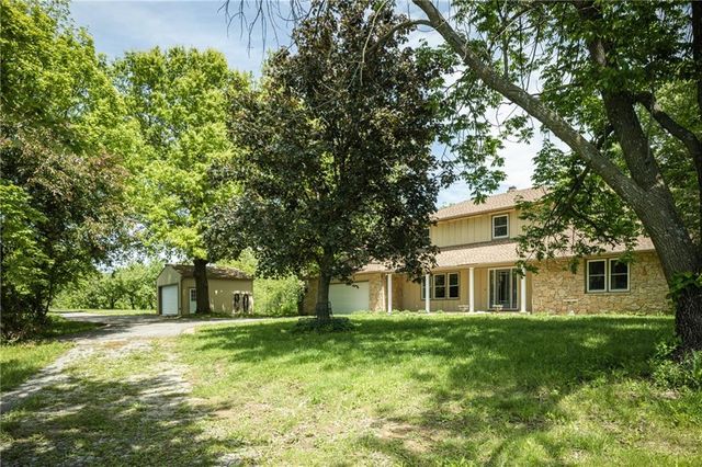 1712 S La Frenz Road, Liberty, MO 64068