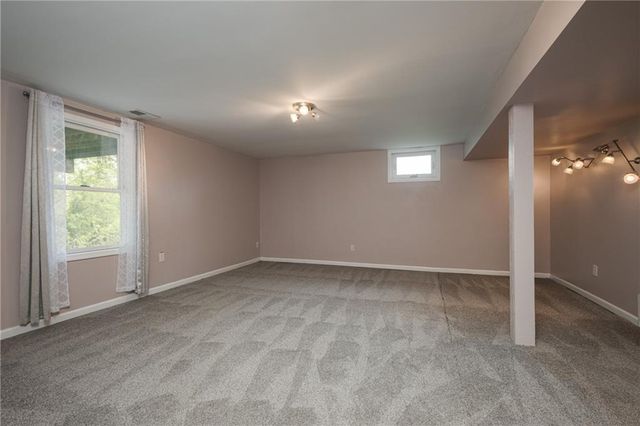 1712 S La Frenz Road, Liberty, MO 64068