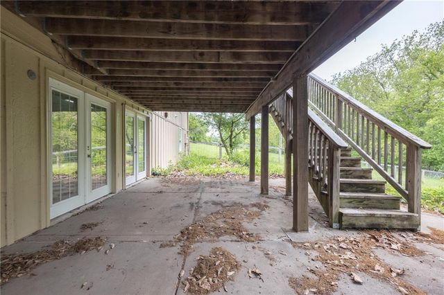 1712 S La Frenz Road, Liberty, MO 64068