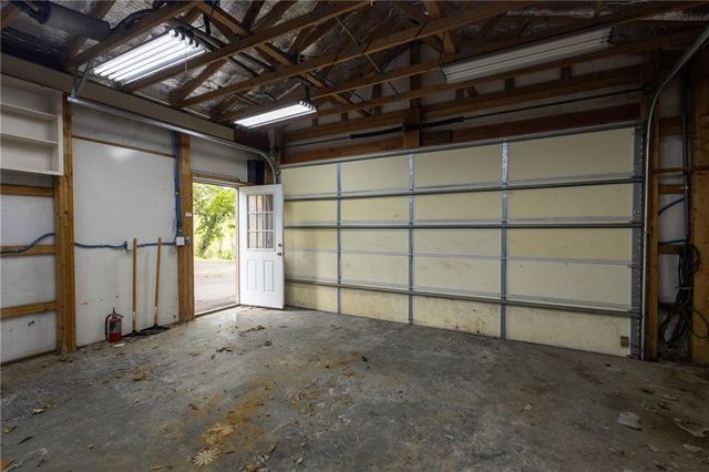 1712 S La Frenz Road, Liberty, MO 64068