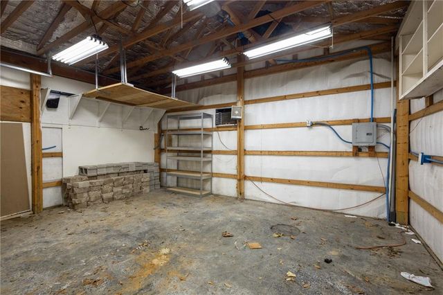 1712 S La Frenz Road, Liberty, MO 64068