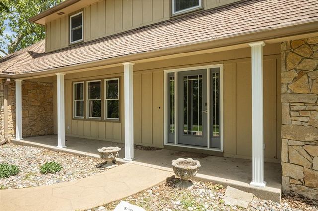 1712 S La Frenz Road, Liberty, MO 64068