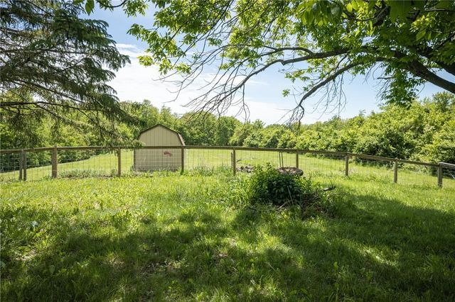 1712 S La Frenz Road, Liberty, MO 64068