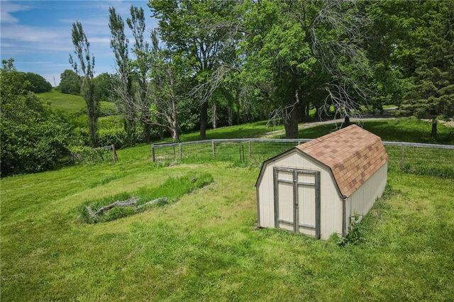 1712 S La Frenz Road, Liberty, MO 64068