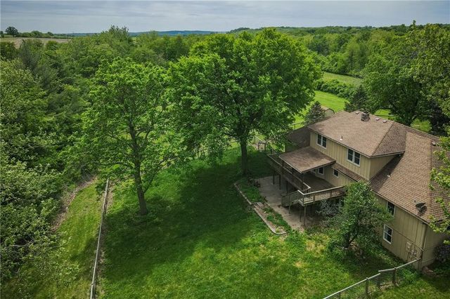 1712 S La Frenz Road, Liberty, MO 64068