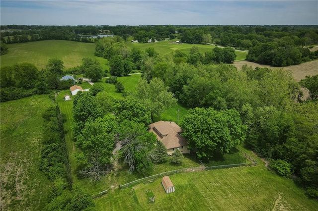 1712 S La Frenz Road, Liberty, MO 64068