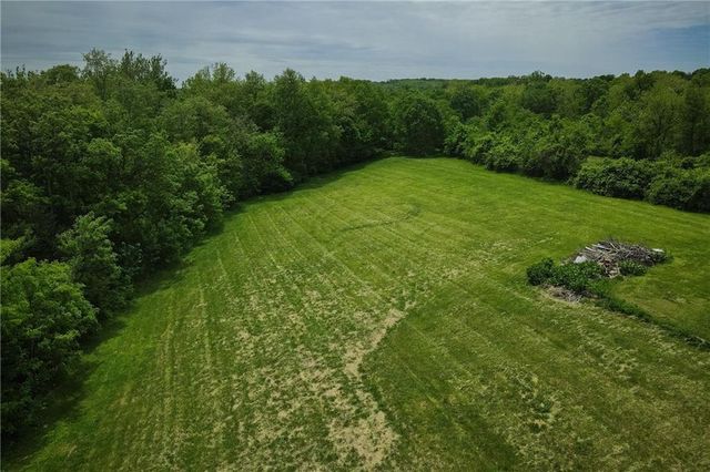 1712 S La Frenz Road, Liberty, MO 64068