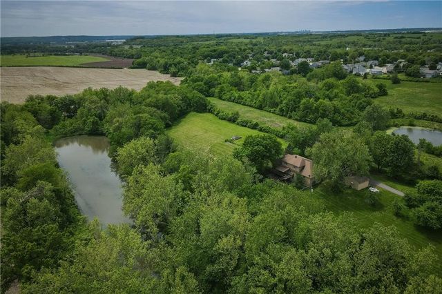 1712 S La Frenz Road, Liberty, MO 64068
