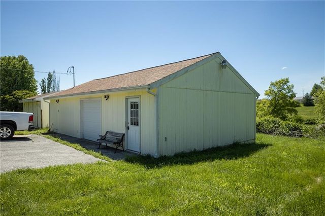 1712 S La Frenz Road, Liberty, MO 64068