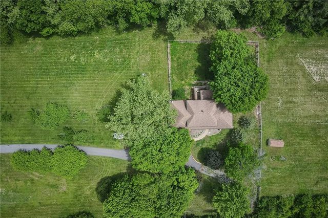 1712 S La Frenz Road, Liberty, MO 64068