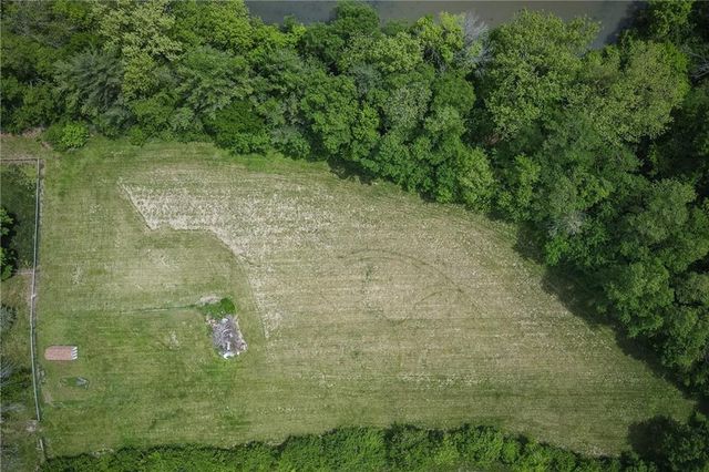 1712 S La Frenz Road, Liberty, MO 64068