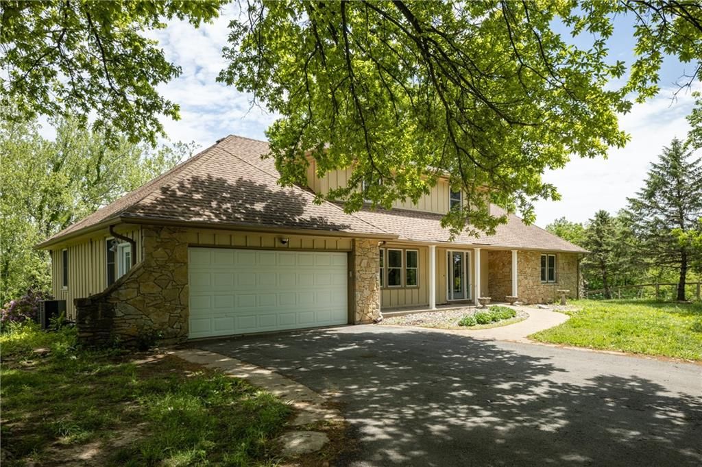 1712 S La Frenz Road, Liberty, MO 64068