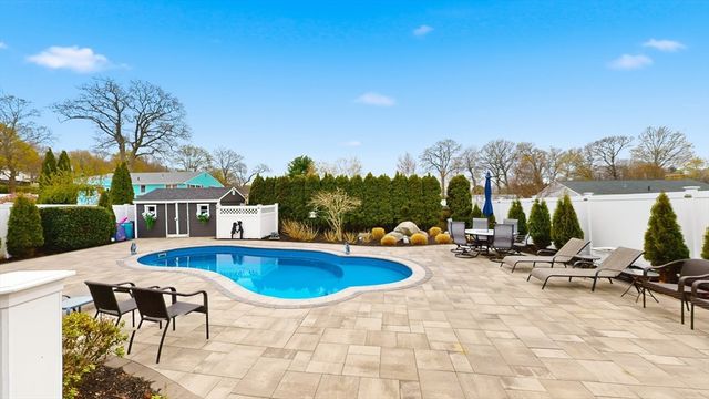 17 Lenox Ave, Saugus, MA 01906