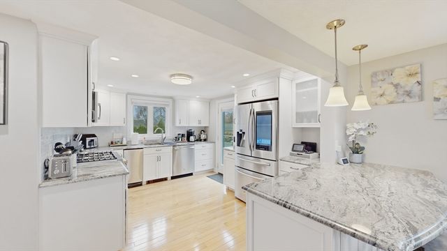 17 Lenox Ave, Saugus, MA 01906