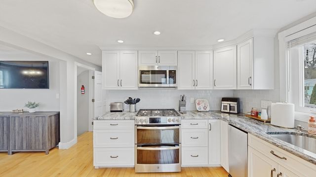 17 Lenox Ave, Saugus, MA 01906