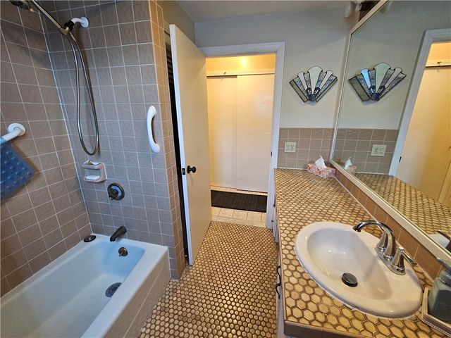 55 Lexington Avenue, North Providence, RI 02904
