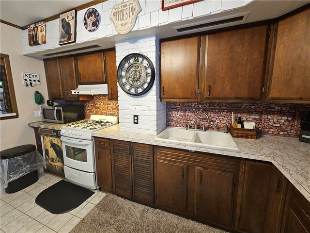 55 Lexington Avenue, North Providence, RI 02904