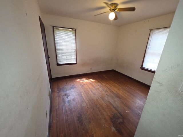 1621 College Street, South Bend, IN 46628