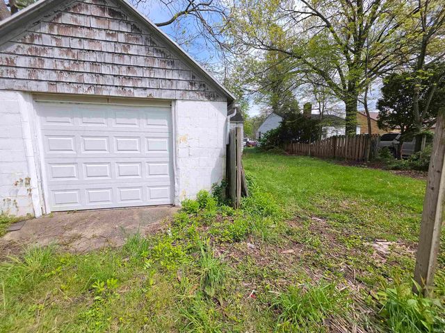 1621 College Street, South Bend, IN 46628