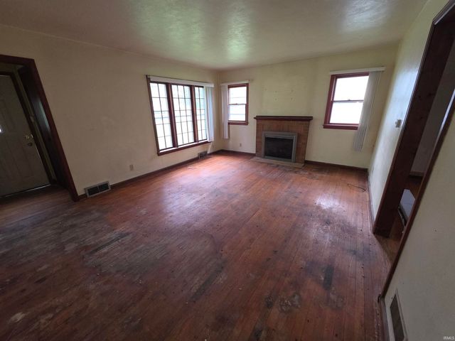 1621 College Street, South Bend, IN 46628