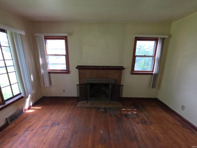 1621 College Street, South Bend, IN 46628