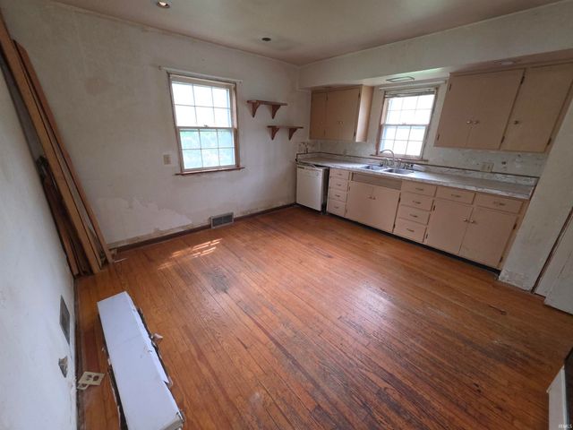 1621 College Street, South Bend, IN 46628