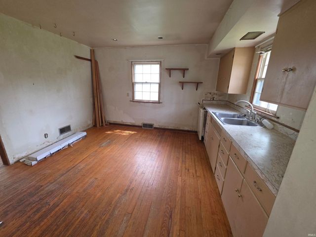 1621 College Street, South Bend, IN 46628