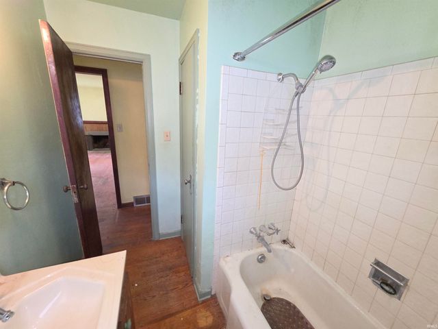 1621 College Street, South Bend, IN 46628