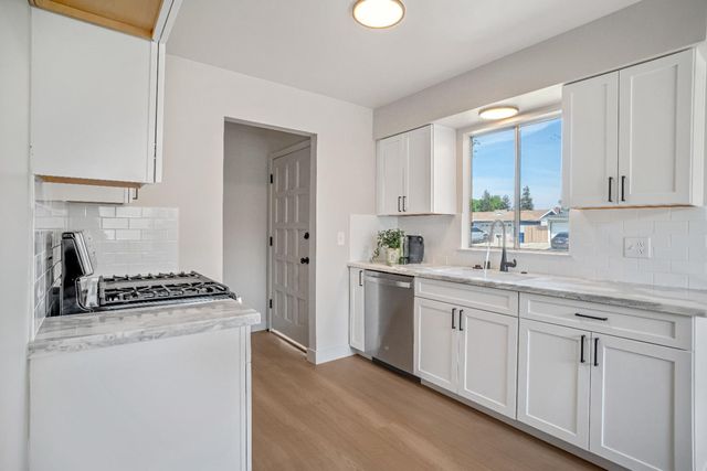 1428 Miami Avenue, Clovis, CA 93611