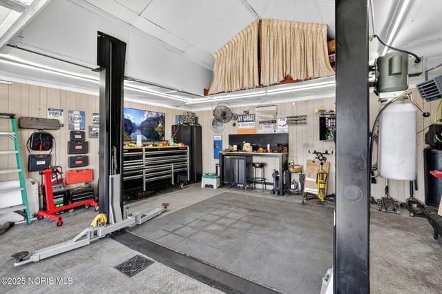 2094 Kelsey Avenue, Toledo, OH 43605