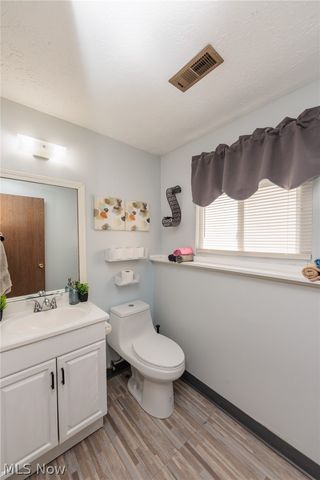 8543 Greenbriar Drive, Olmsted Twp, OH 44138