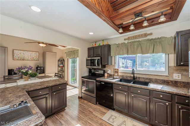 8543 Greenbriar Drive, Olmsted Twp, OH 44138