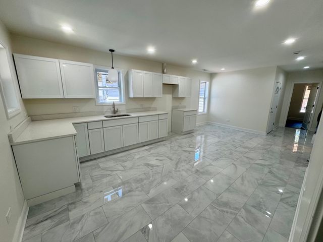 13226 S Burley Avenue, Chicago, IL 60633