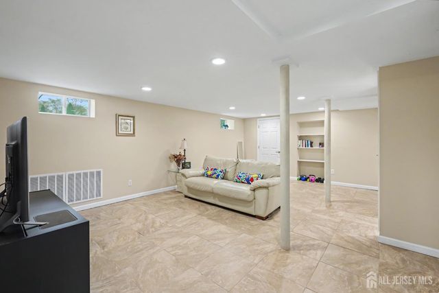 10 Sunset Boulevard, East Brunswick, NJ 08816