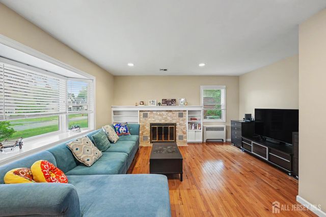 10 Sunset Boulevard, East Brunswick, NJ 08816