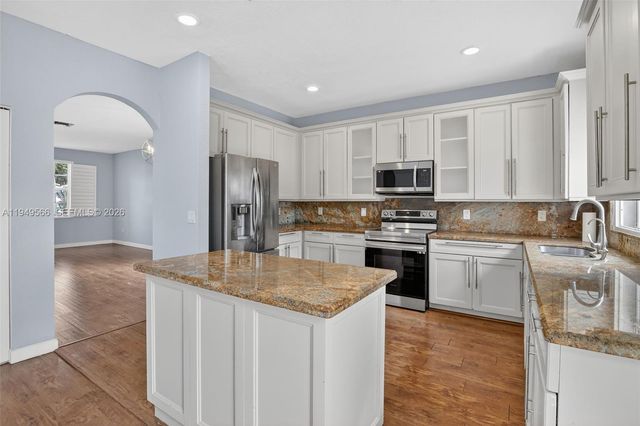 2216 NW 72nd Ter, Pembroke Pines, FL 33024