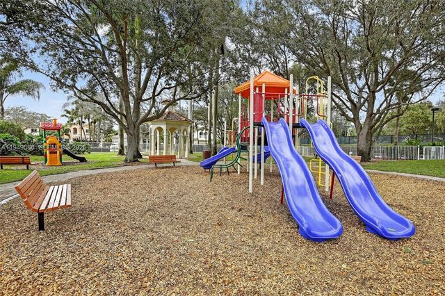 2216 NW 72nd Ter, Pembroke Pines, FL 33024