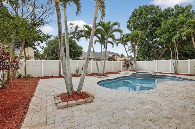 2216 NW 72nd Ter, Pembroke Pines, FL 33024