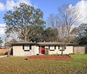 2245 Seracedar, Baton Rouge, LA 70816