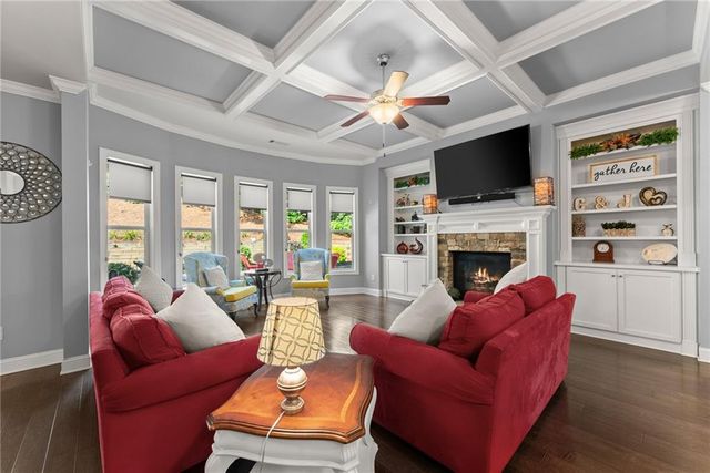 5157 Sunlake Drive, Hoschton, GA 30548