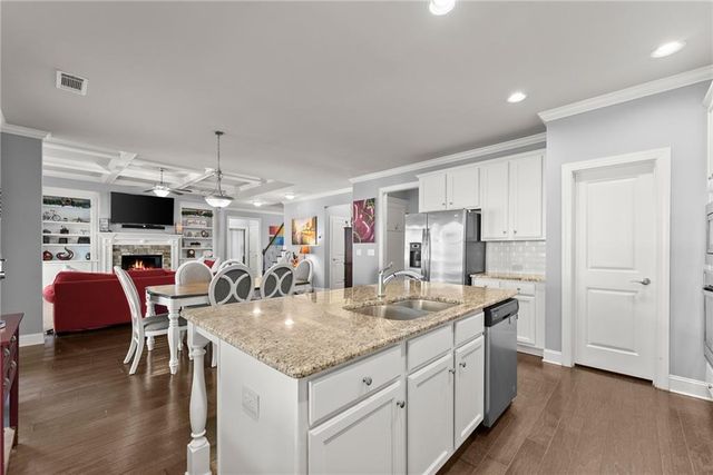 5157 Sunlake Drive, Hoschton, GA 30548