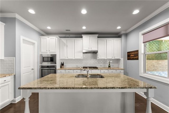 5157 Sunlake Drive, Hoschton, GA 30548