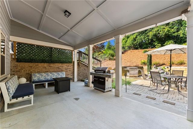 5157 Sunlake Drive, Hoschton, GA 30548