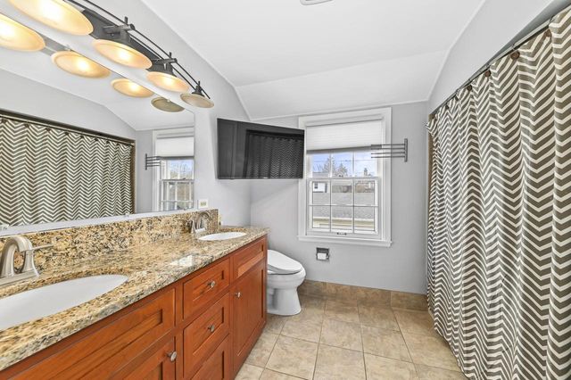 5832 N Kent AVENUE, Whitefish Bay, WI 53217