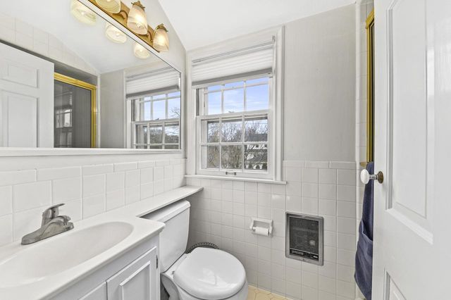 5832 N Kent AVENUE, Whitefish Bay, WI 53217