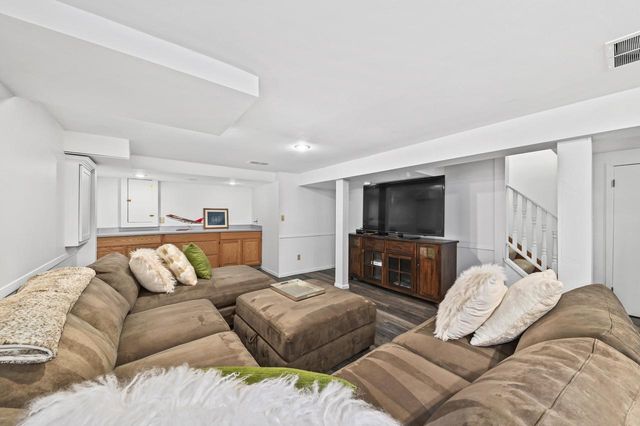 5832 N Kent AVENUE, Whitefish Bay, WI 53217