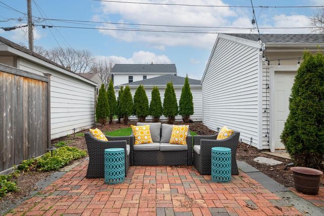 5832 N Kent AVENUE, Whitefish Bay, WI 53217