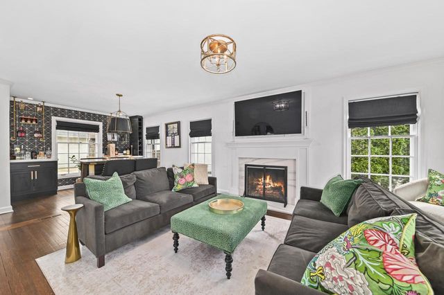 5832 N Kent AVENUE, Whitefish Bay, WI 53217