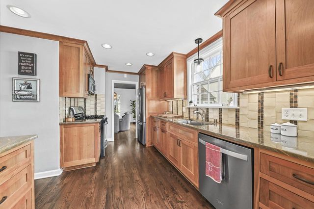 5832 N Kent AVENUE, Whitefish Bay, WI 53217