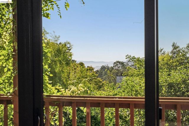 576 Vistamont Ave, Berkeley, CA 94708